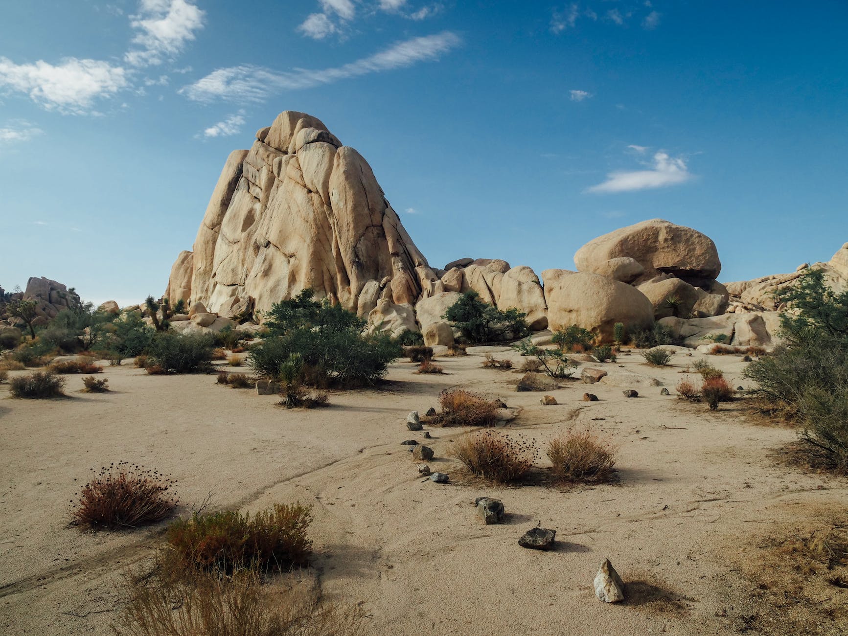 big rock formations in joshua tree national park