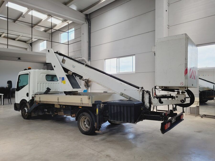 Nissan NT400 Cabstar cesta elevadora 18 m 2017 · 3.500 kg - foto 2