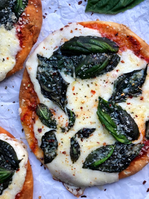 Quick & Easy Mini Pizzas - Fetty's Food Blog