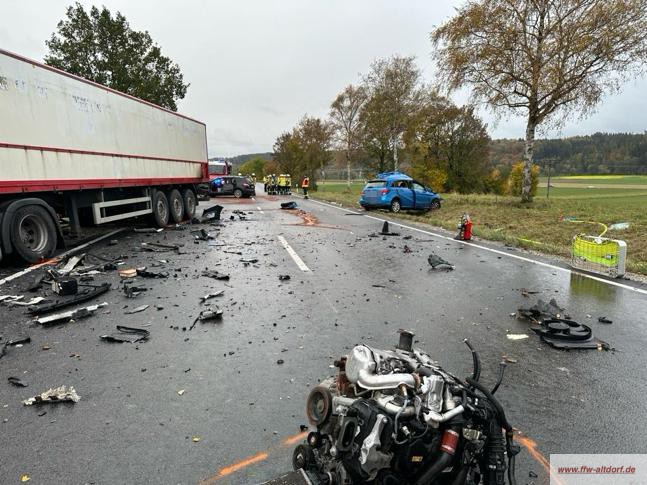 THL – Verkehrsunfall mehrere PKW / Personen eingeklemmt