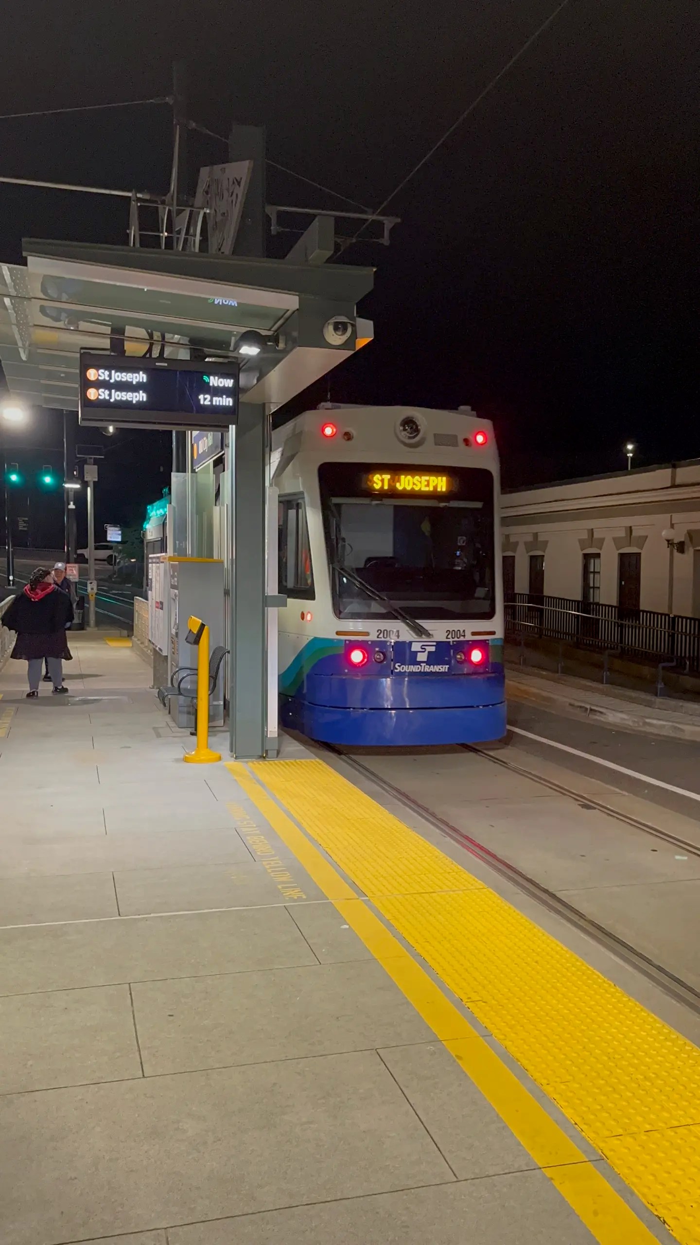 Photo of T Link car 2004 departing northbound from Old City Hall.
