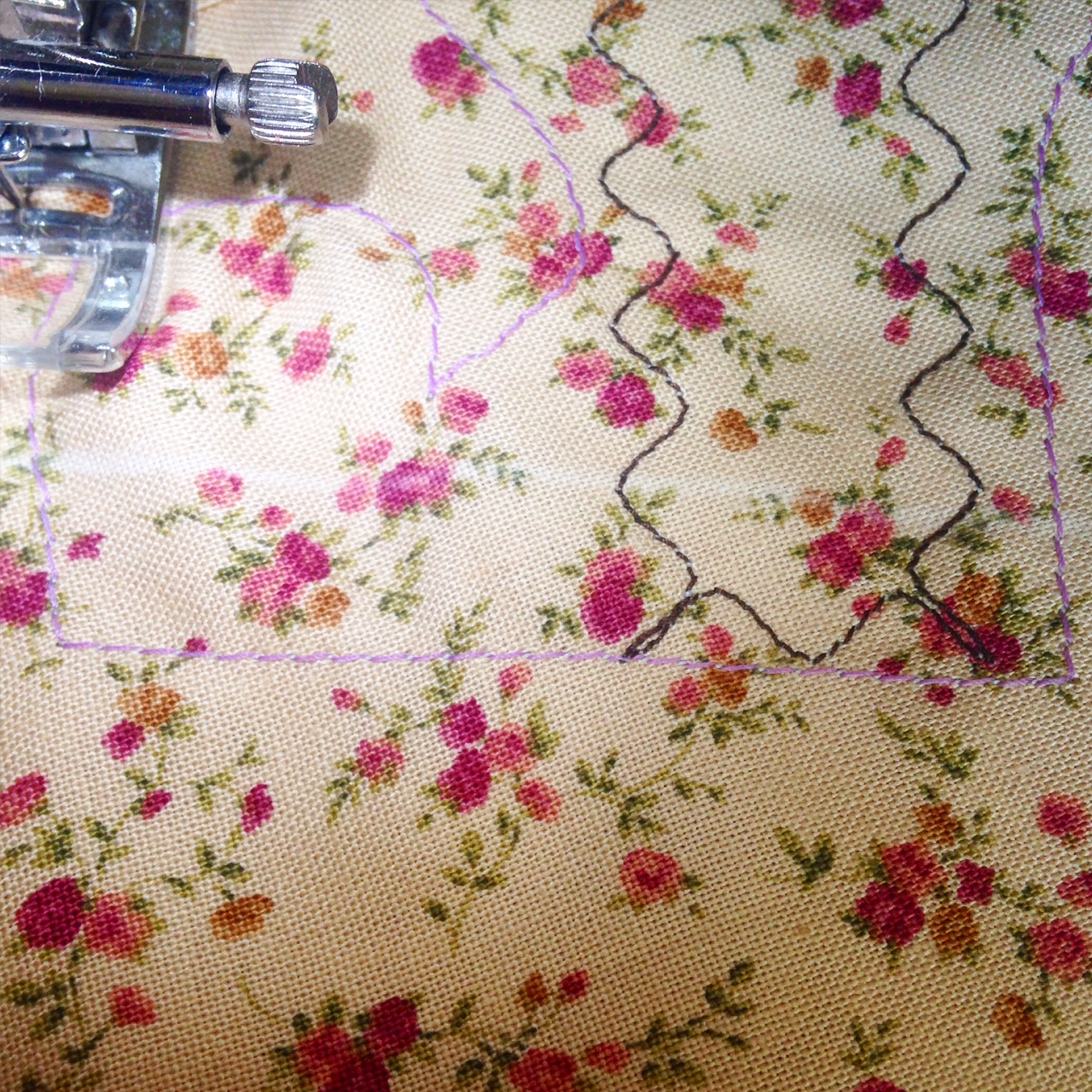 SewingWaves_CloseUp_SewingMachine