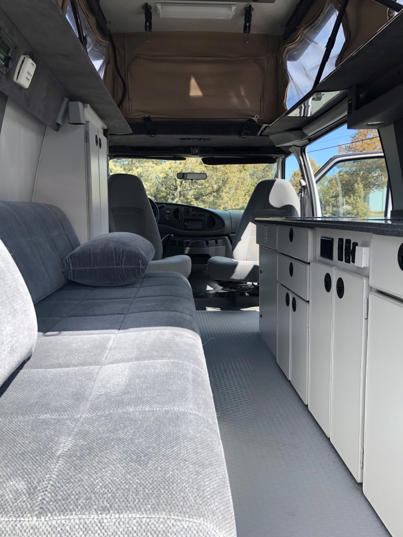 2006 Ford E250 5.4L V8 4x4 (Quad Van) Field Van