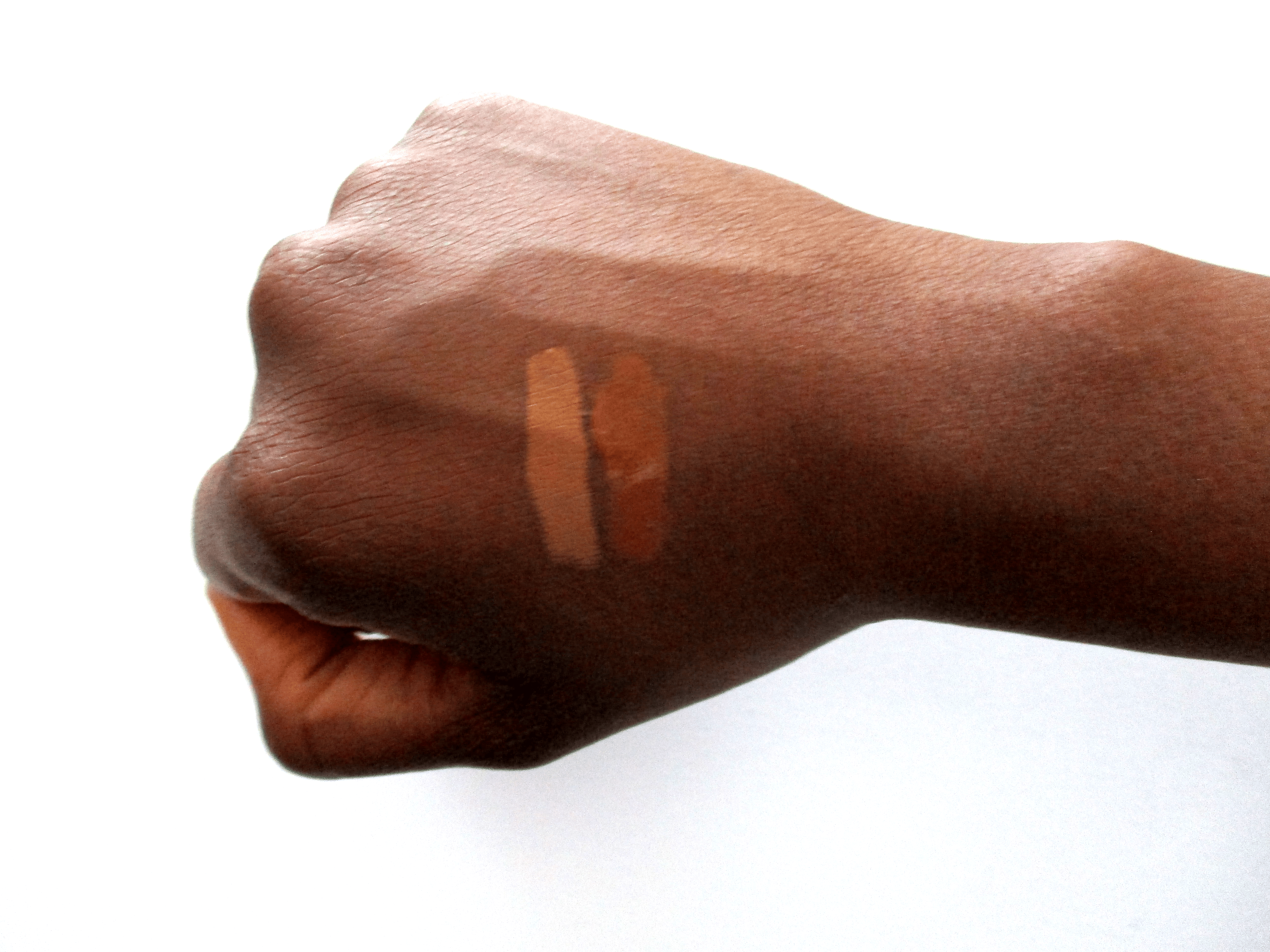 Fenty-Beauty-Anticernes-2