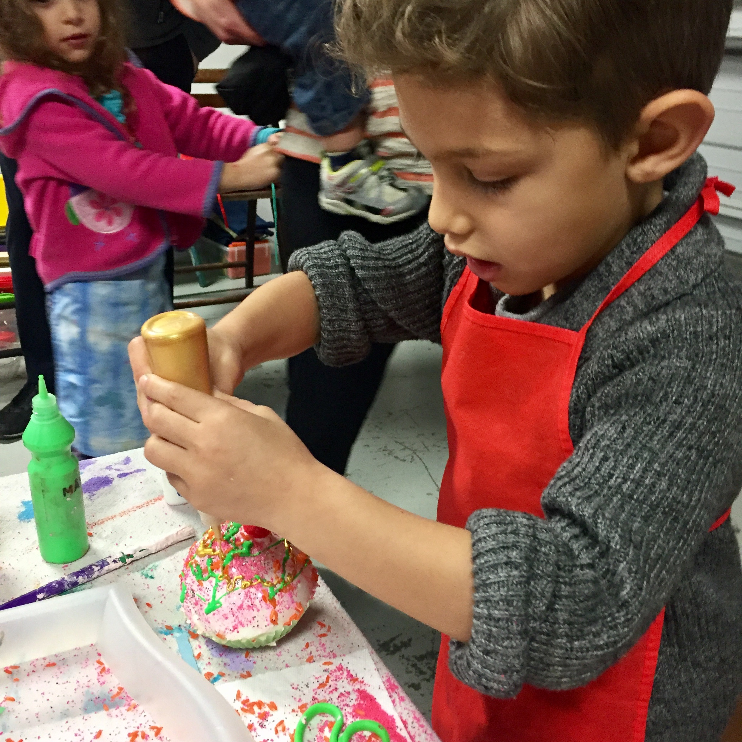 kids craft cupcake, diy, decorate fake cupcakes, process art, kids crafts, Wee Warhols, Austin, Texas, birthday craft