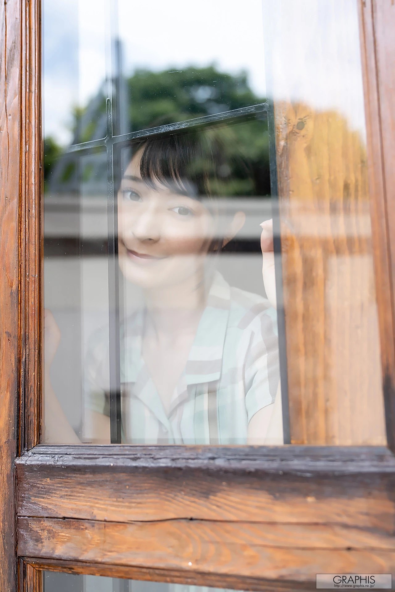 [成宮りか] 嫩白長腿太養眼…一脫超有料 (27 Photos)