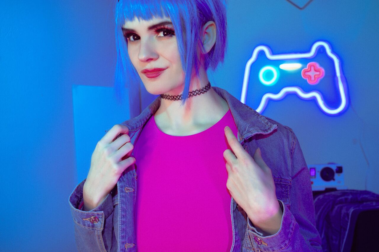 ShaeUnderscore- Delivery Girl