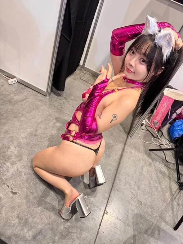 小咪miyuです (20 Photos)