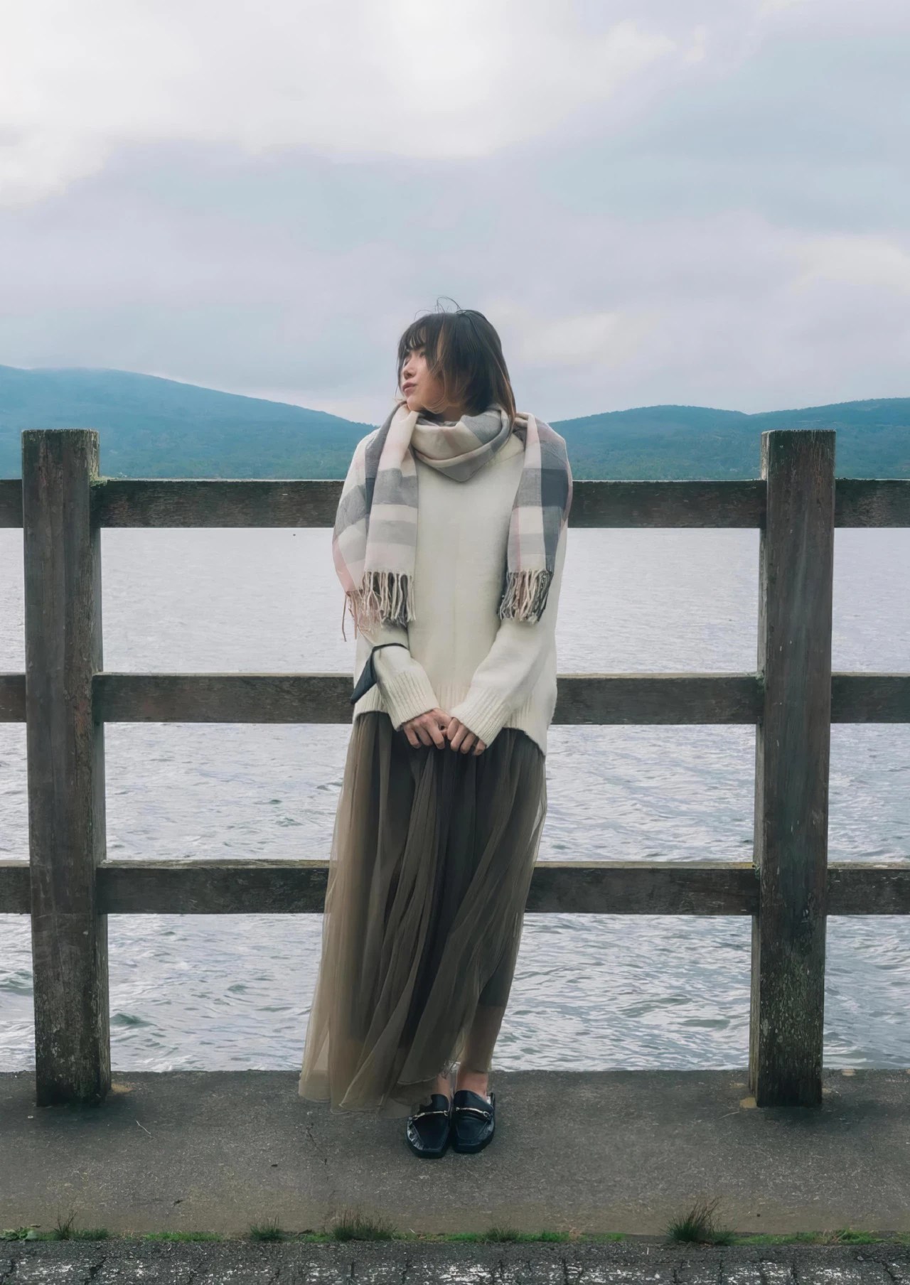 [仁藤りさ] 姣好身材「呼之欲出」讓人受不了 (36 Photos)