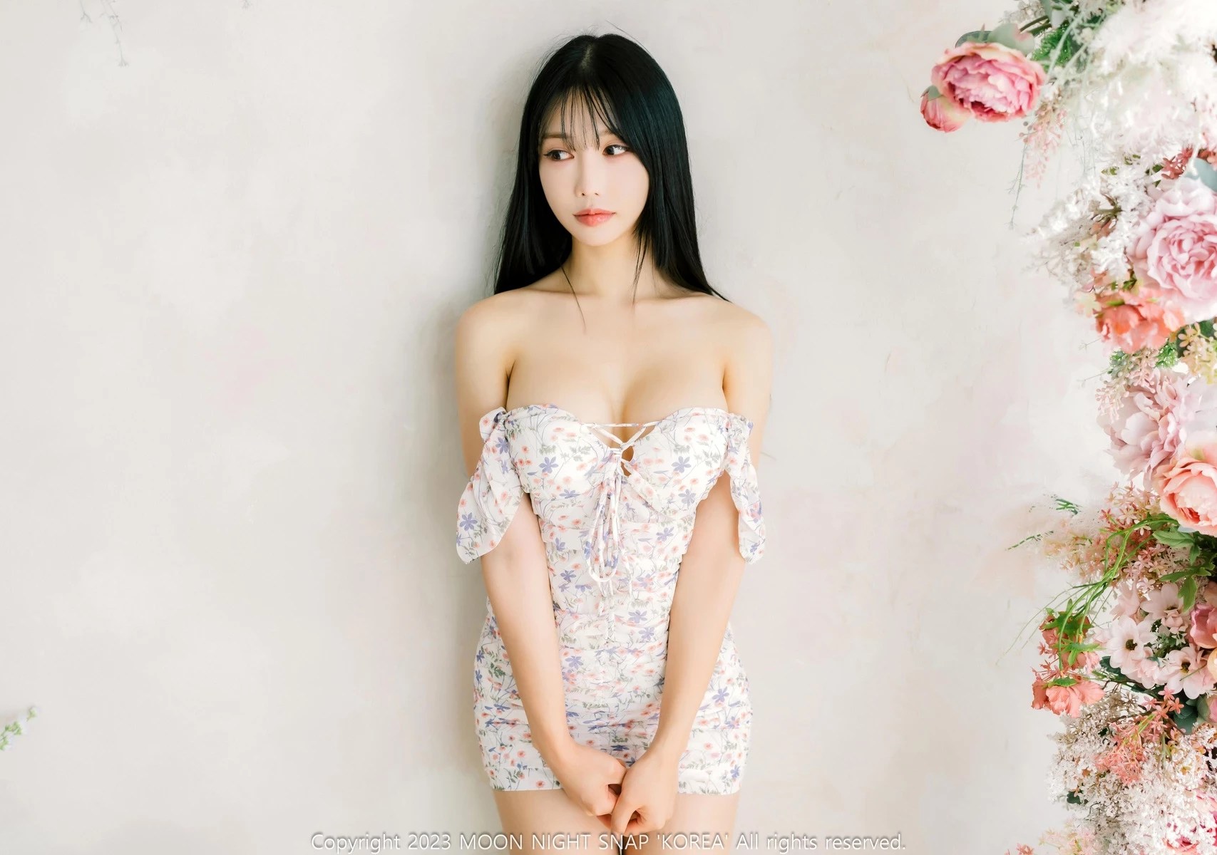 [Yunjin ] 乳波震震都露在外面 元氣滿分 (46 Photos)