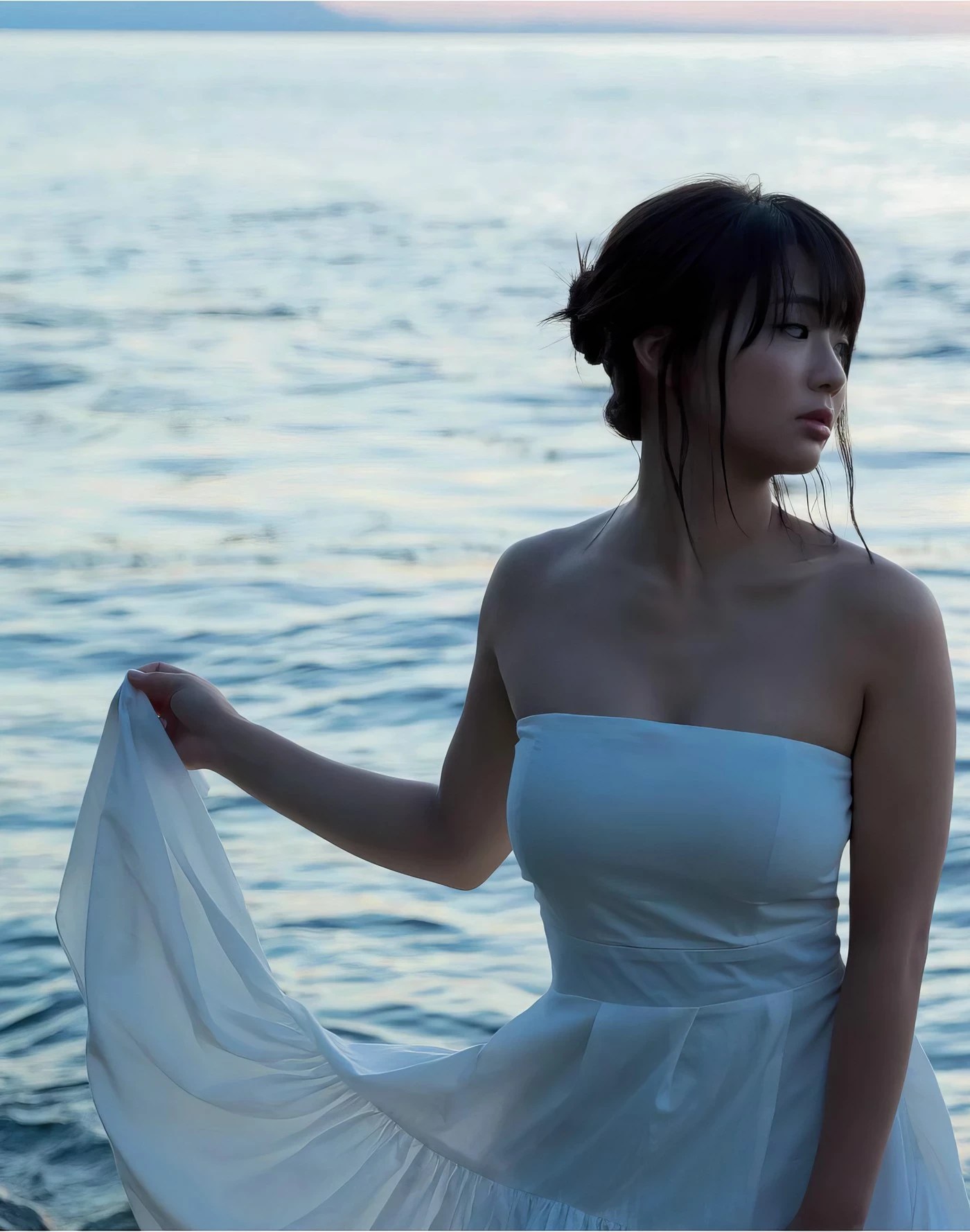 [平嶋夏海] 飽滿白嫩身材不藏了 火辣畫面看不完 (26 Photos)