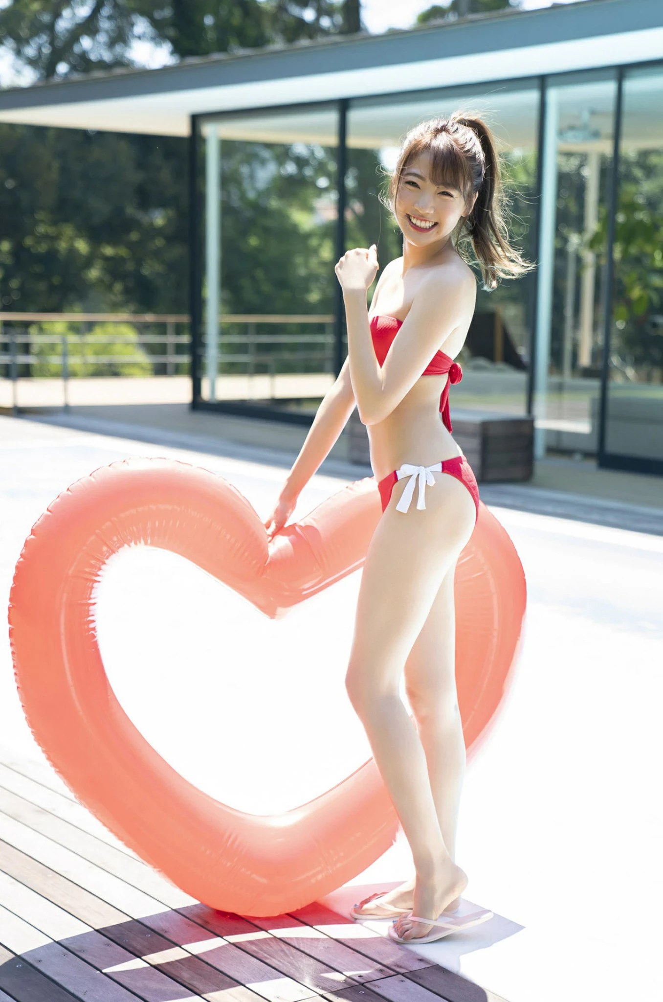 [志田友美] 逆天身材色氣太重太銷魂 (24 Photos)