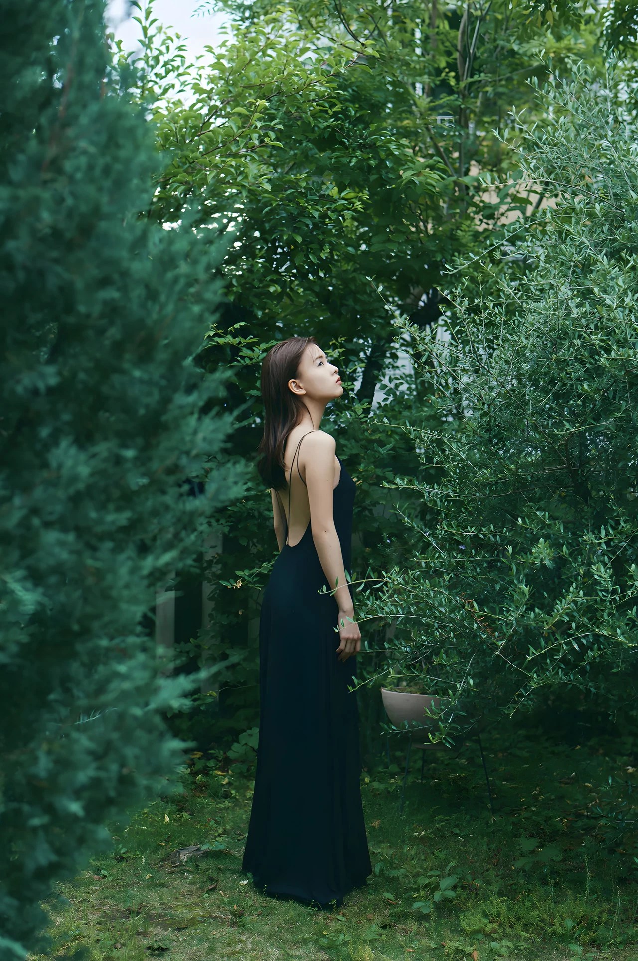 [新條由芽] 氣質櫻花妹嫩白身材一覽無遺 完全不藏 (28 Photos)