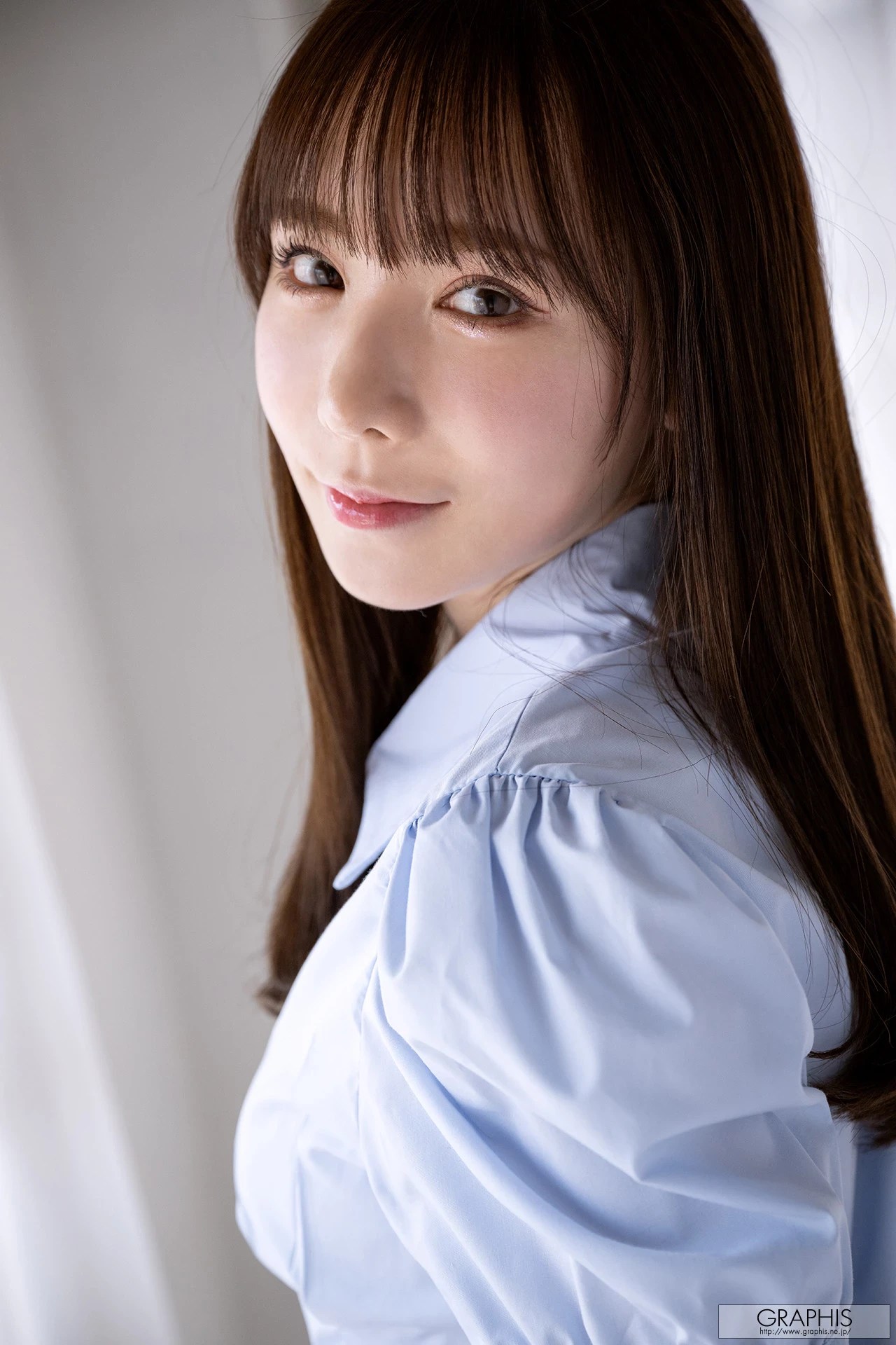 [海老咲あお] 豪乳身材大方展現！讓人著迷 (23 Photos)