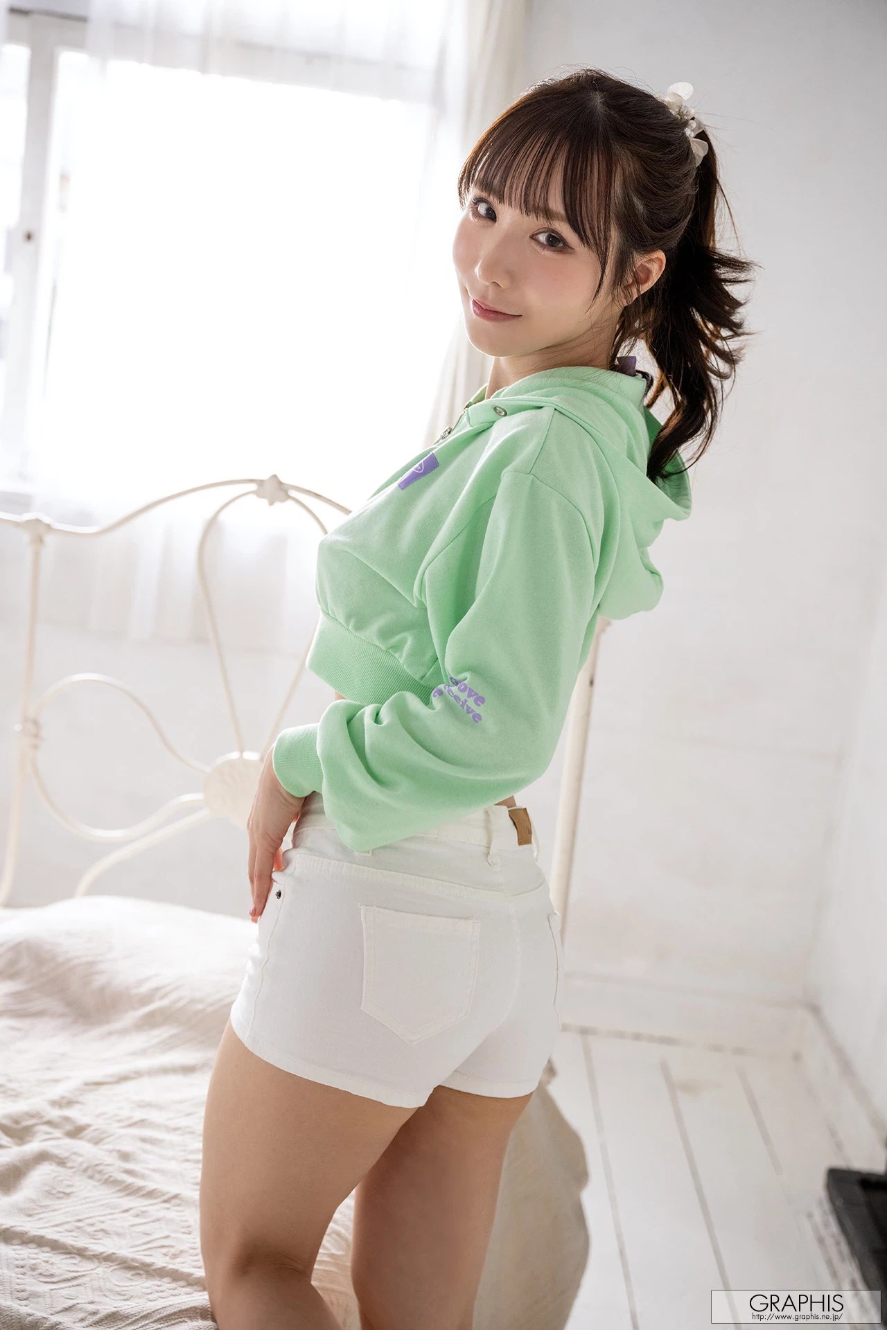 [海老咲あお] 逆天兇猛身材無法擋！臉蛋又極緻誘人 (21 Photos)