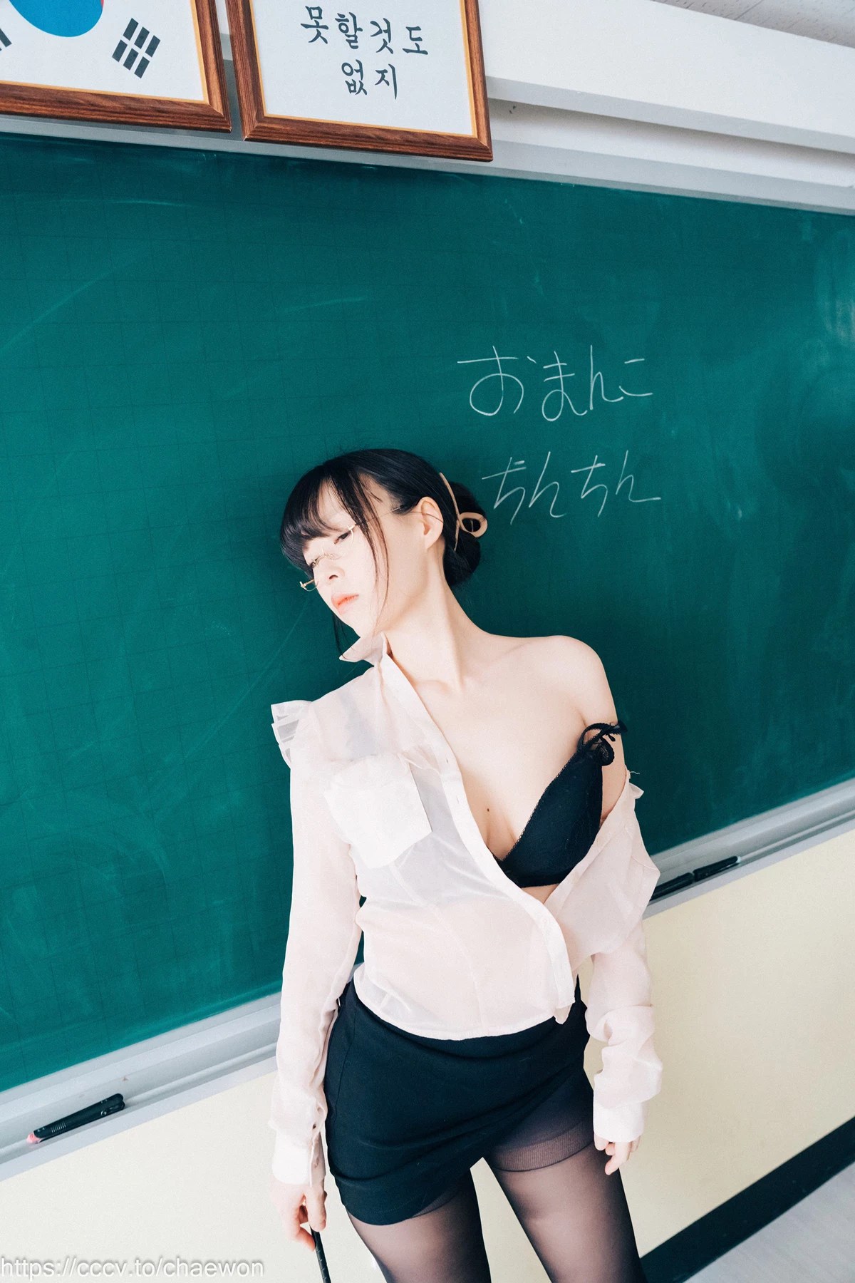 [Mozzi ] 賣弄性感不手軟 完美身材炸裂 (56 Photos)