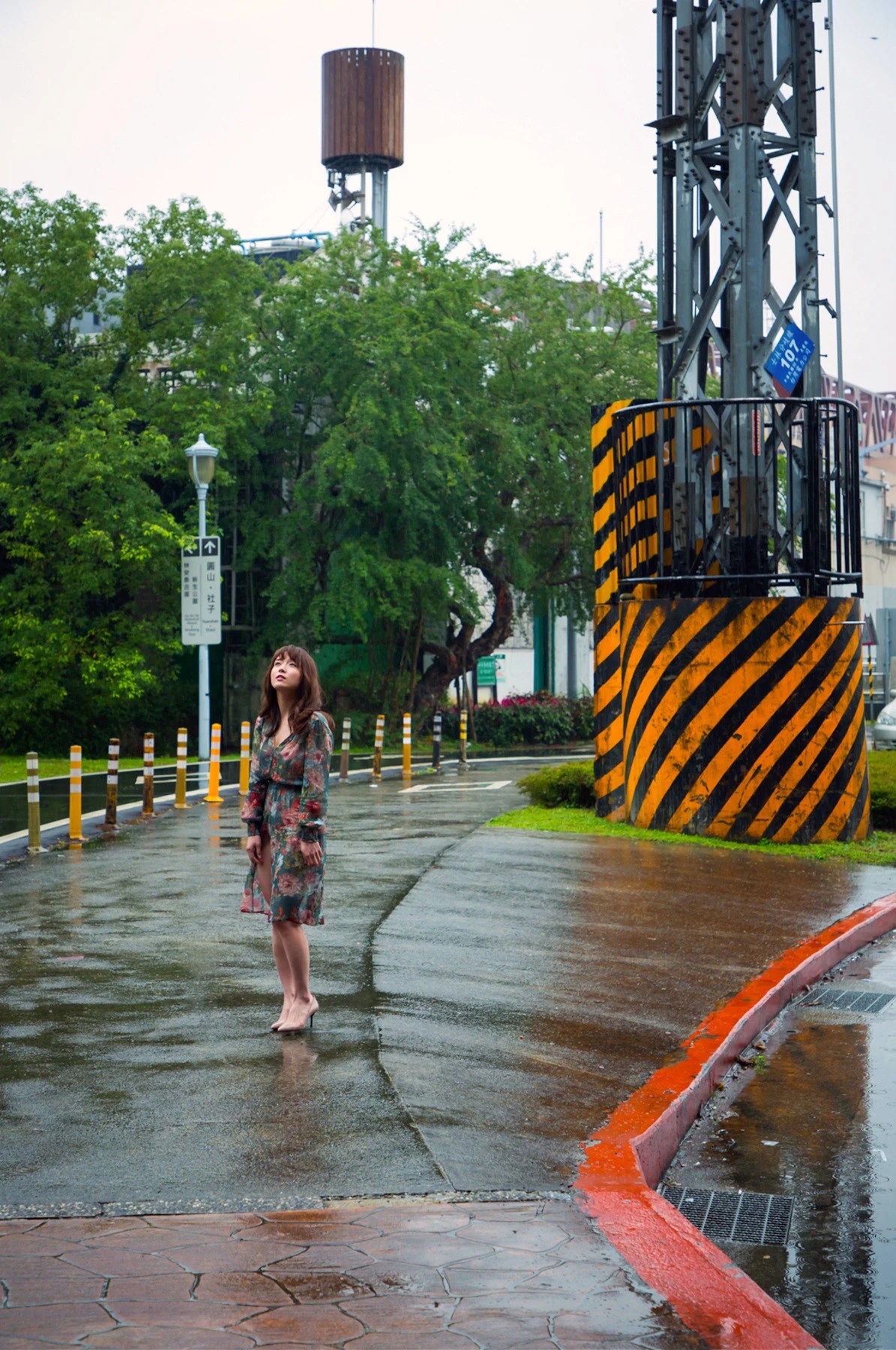 [園都] 白嫩美乳露出畫面超誘惑…..一覽無遺 (28 Photos)