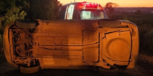 Saída de pista seguida de capotamento é registrada no Oeste de SC
