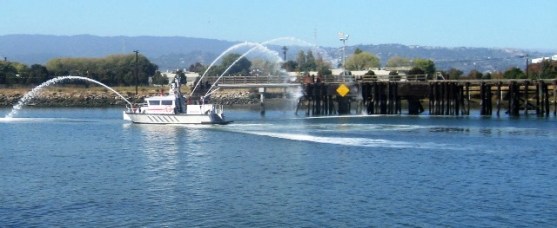 Redwood City fire boat demonstration