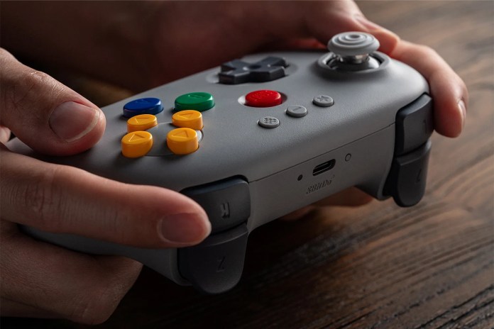8BitDo 64 Bluetooth Controller Grey Scene Image_01 8BitDo 64 Bluetooth Controller Grey