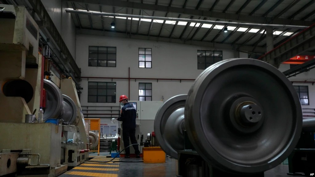 China's Factory Activity Shrinks for 5th Month