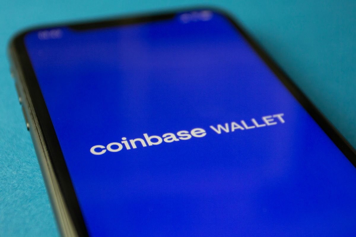 Coinbase Expands Financial Platform Strategy With Relaunched Direct Deposit Feature