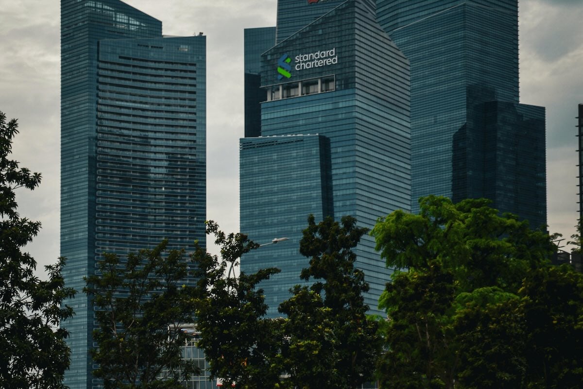 Standard Chartered to Reshape Operations as AI Drives Back-Office Automation