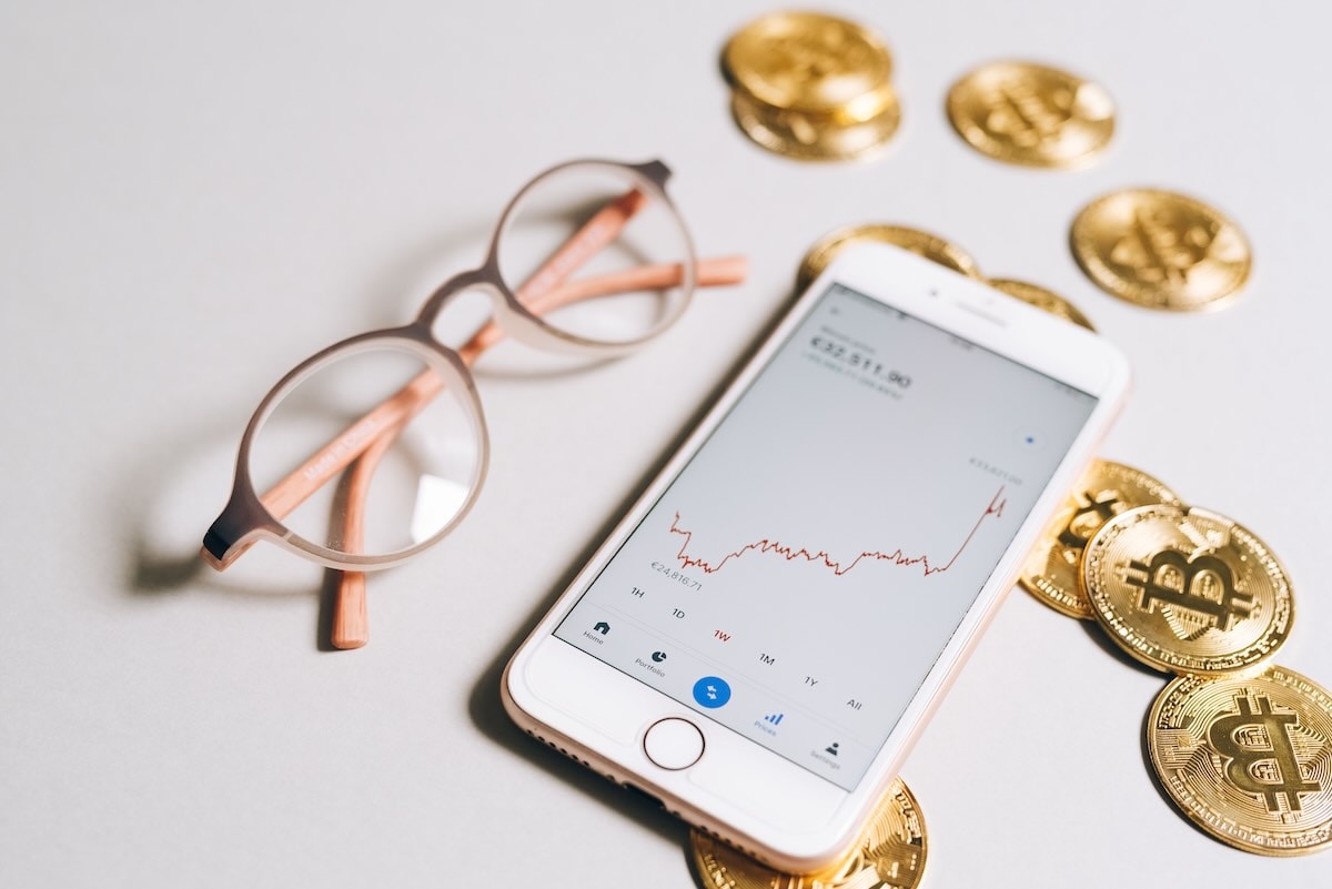 AMINA Bank Becomes First Regulated Institution to Integrate Mesh Crypto Network