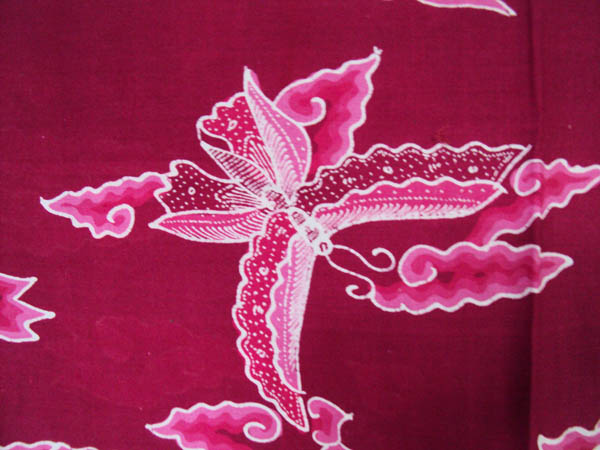 Batik Mega Mendung Merah Kombinasi Kupu-Kupu – Hanya Sekadar Berbagi Pengetahuan 450_X_600_jpg