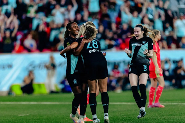 gotham fc players celebrate