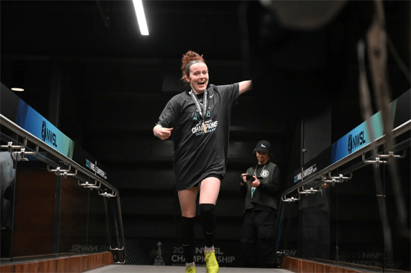 Rose lavelle celebrates winning the 2025 NWSL championship with Gotham FC