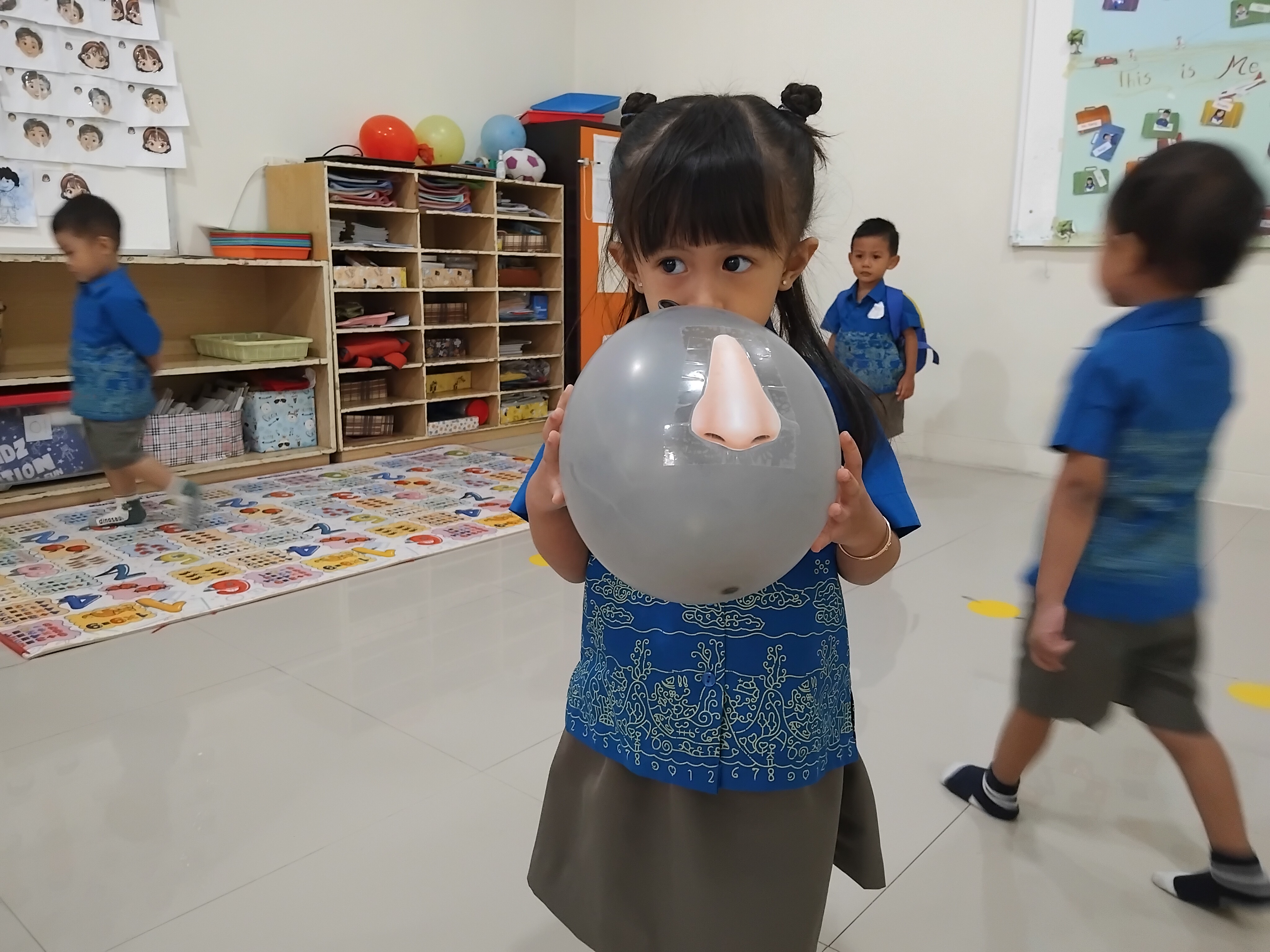 Toddler – English: Reviewing Parts of Face with Balloons!