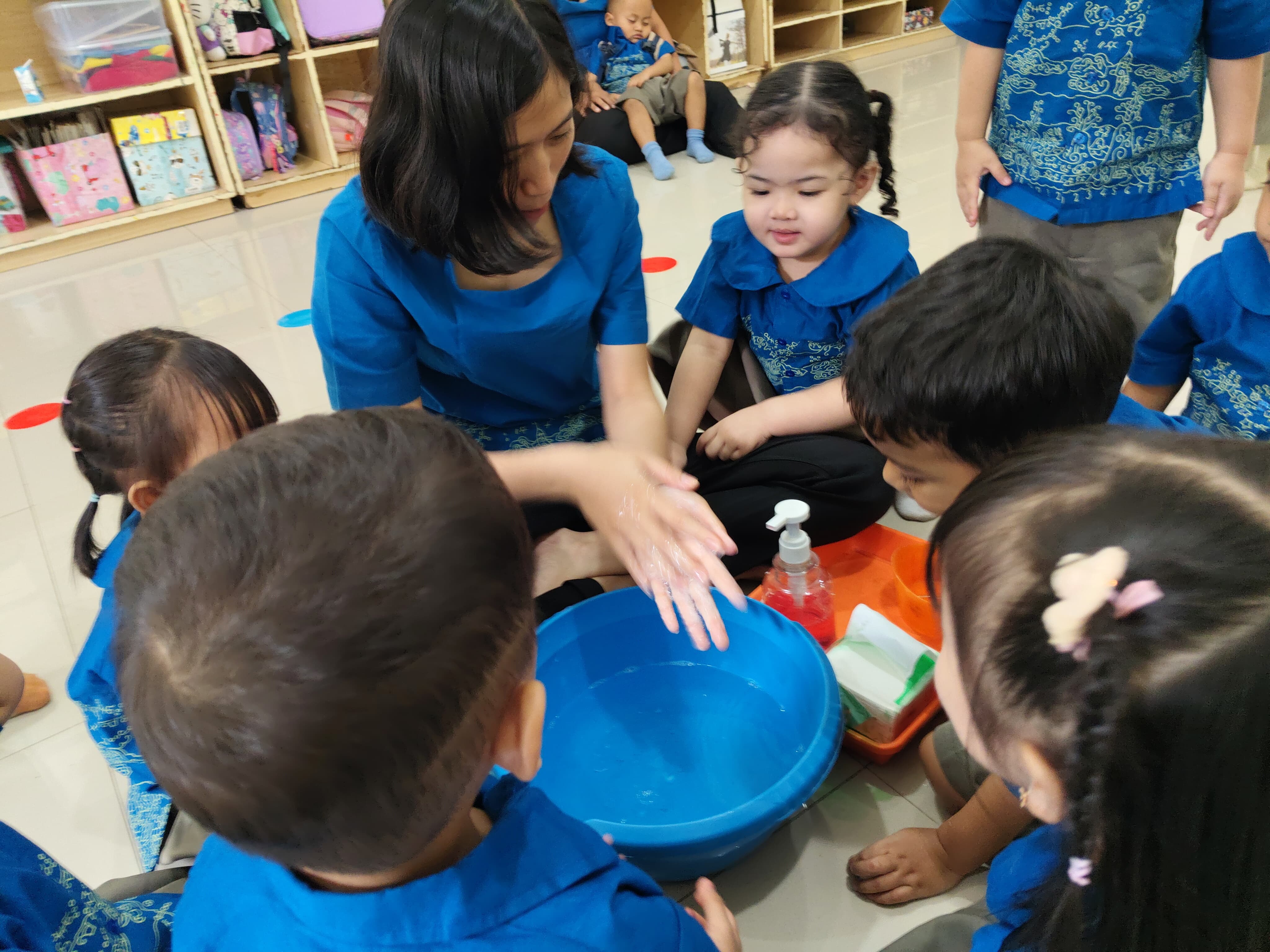 Toddler – Orientation week: Clean hands, new skill unlocked