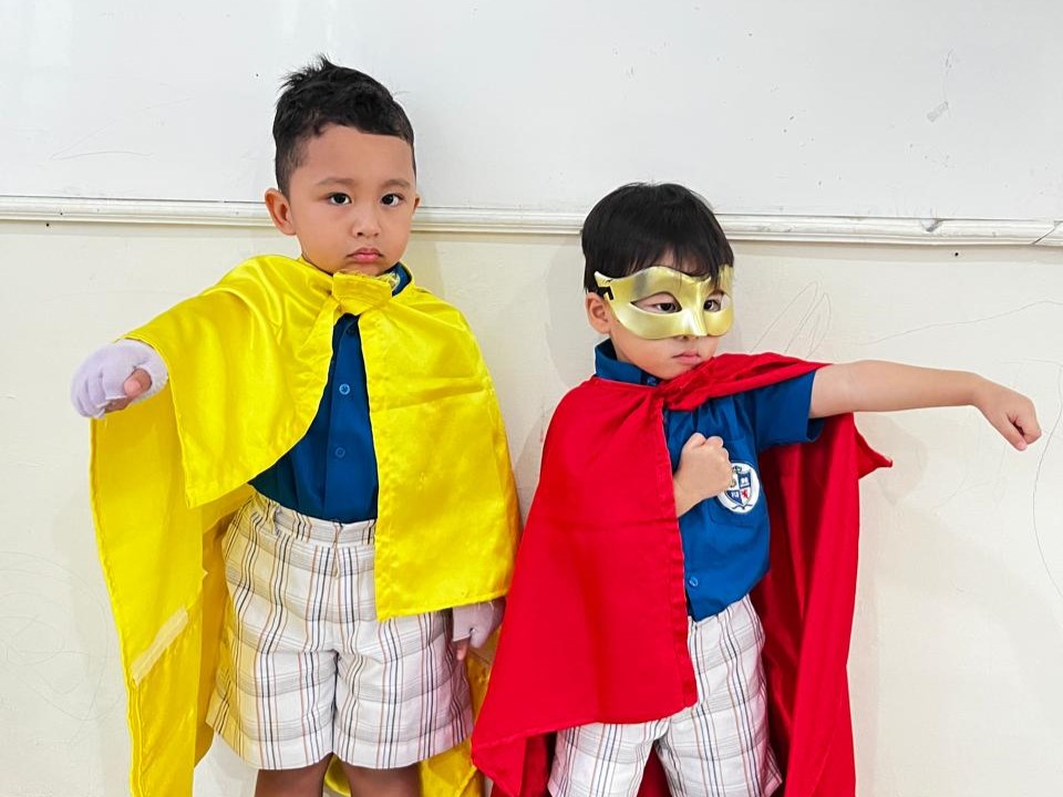 Toddler – English: Words of the Superheroes!