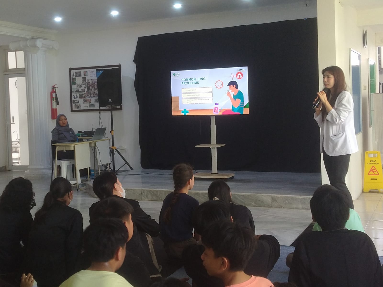 Secondary: Edukasi Mengenai Kesehatan Paru-Paru bersama dr. Linda Sp.P.