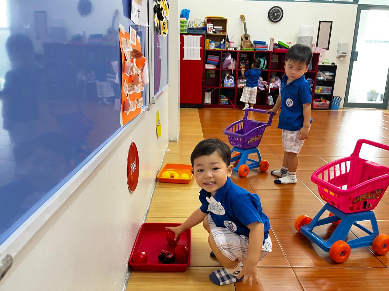 Toddler – English: Let’s Deliver the Red and Yellow Balls