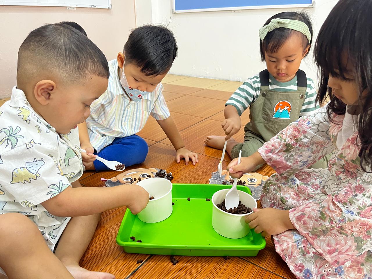 Toddler – Motoric: Spooning and Hand-grip