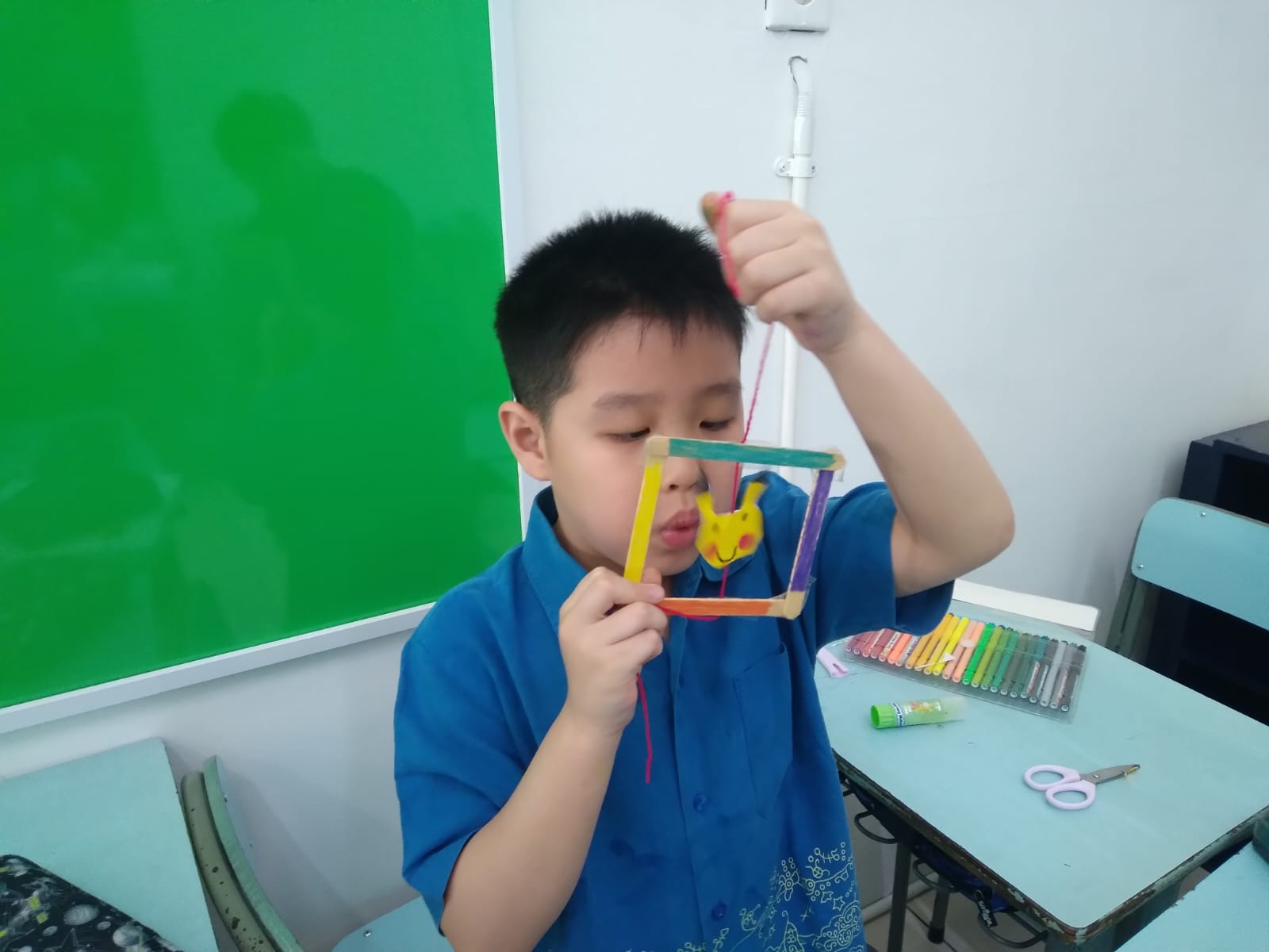 Primary 3 – Bahasa Indonesia: Belajar Memahami Instruksi dengan Gerakan dan Membuat Mainan