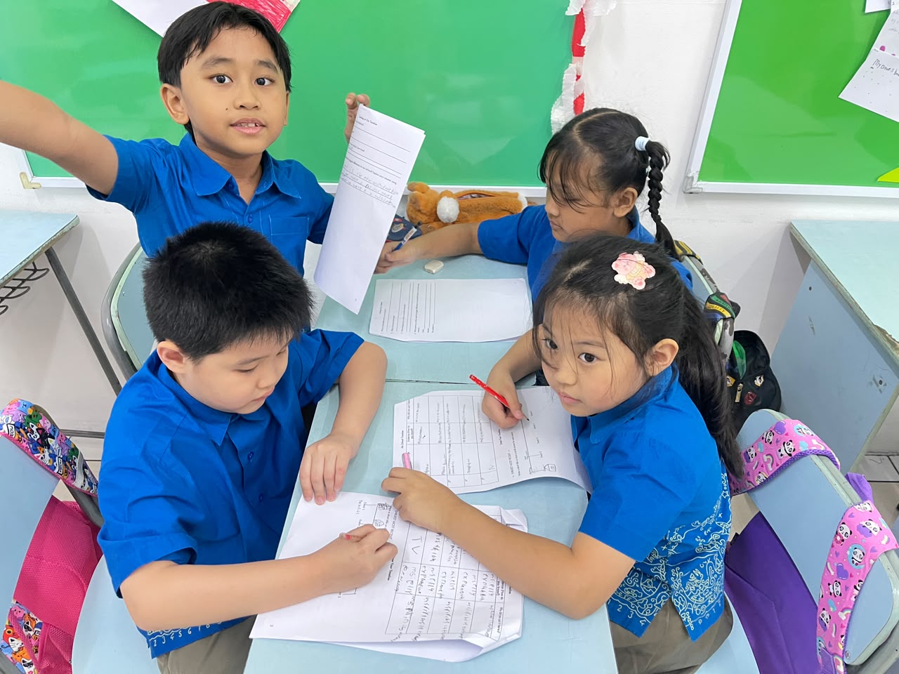 Primary 3 – Cambridge Global Perspective: Students Explore The School History Through Timeline Presentations