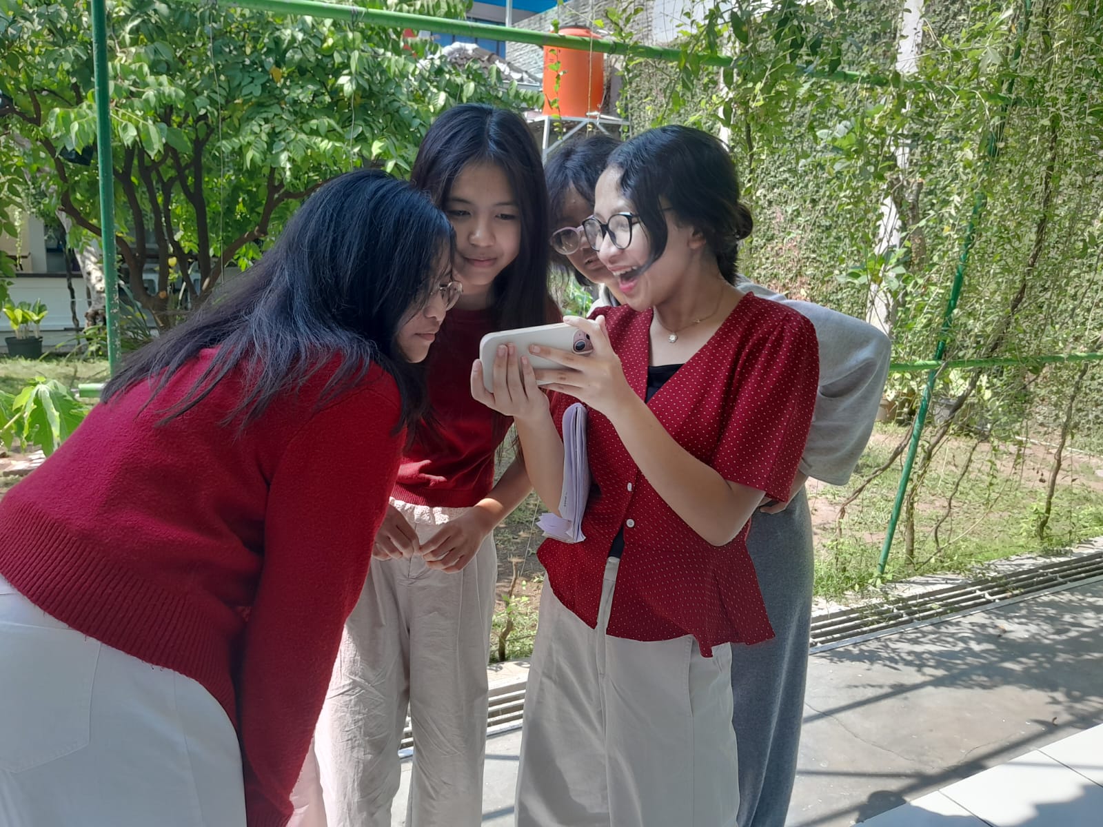 Secondary 1 dan Secondary 3 – Bahasa Indonesia: Eksplorasi Bersama Bentuk-Bentuk Penyajian Deskripsi