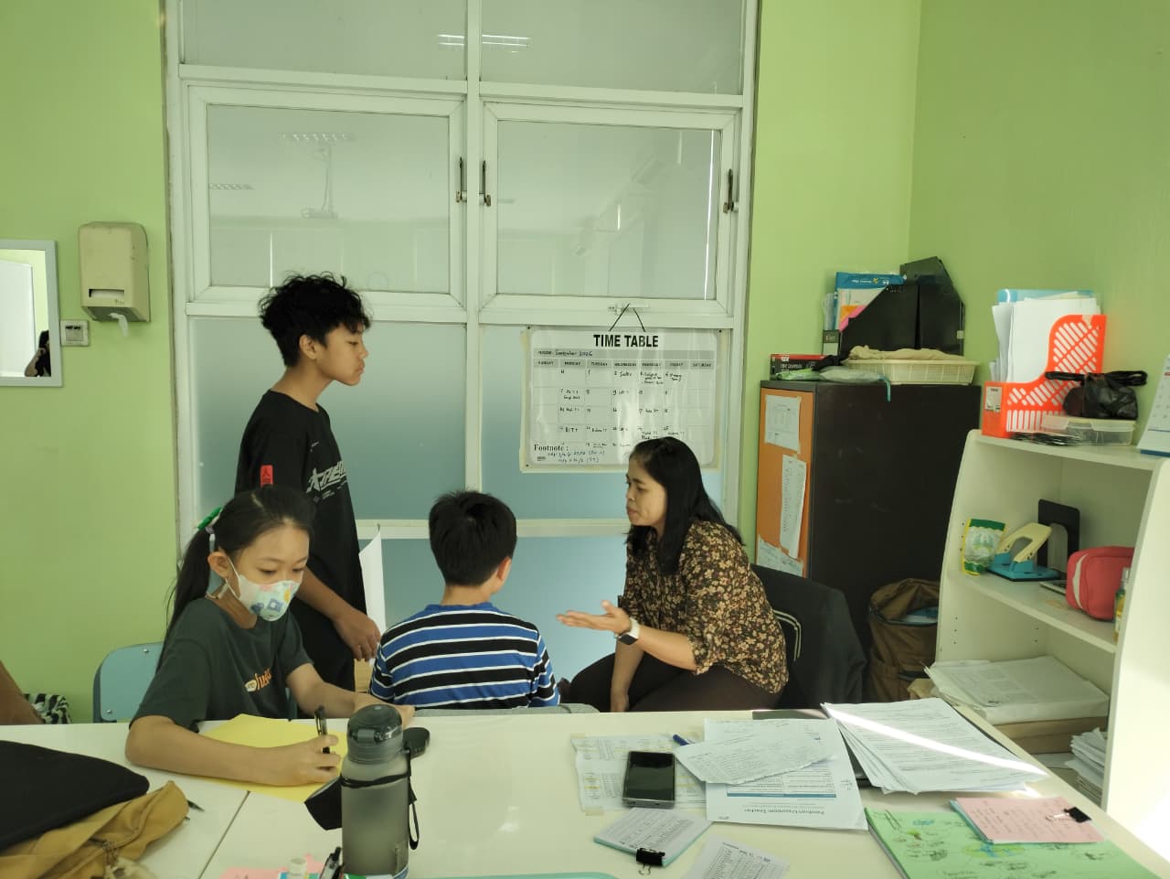 ​Primary 6 – Pendidikan Pancasila: Belajar Cara Mengamalkan Sila Pancasila dari Warga FIS