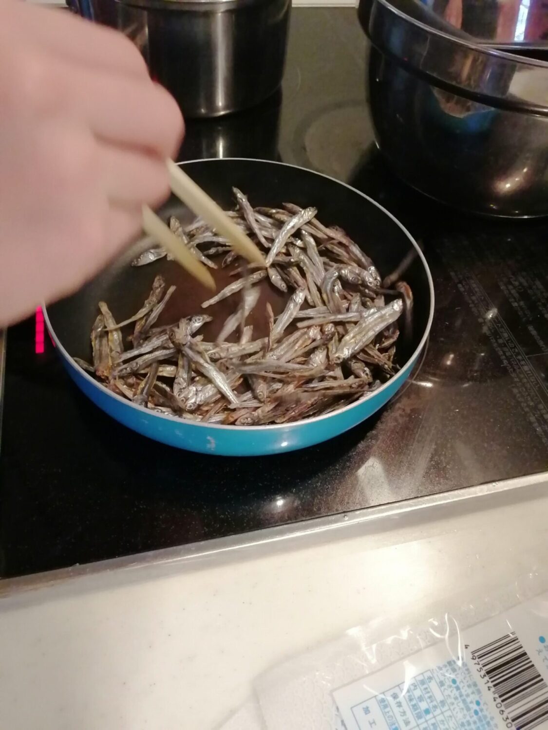 アメリカオオアカイカの味は そのままでは酸っぱいので 酸味調整をします