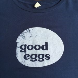 Langkah pertama yang harus kamu lakukan untuk menghapus sablon adalah membasahi kain yang bersih dengan cairan m3 atau m4 hingga kain benar benar basah. Cara Menghilangkan Sablon Pada Kaos