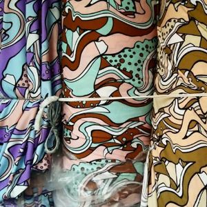 Karakteristik bahan misby adalah bahan lentur, berserat/tekstur, tidak panas, . Kenali 7 Ciri Khas Kain Misby Yang Biasa Dipakai Sebagai Bahan Gamis Dan Abaya