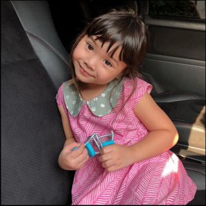 Gambar 1.6 pekerja batik menggunakan malam/lilin untuk 5 Langkah Mudah Membuat Gambar Stilasi Motif Batik Floral