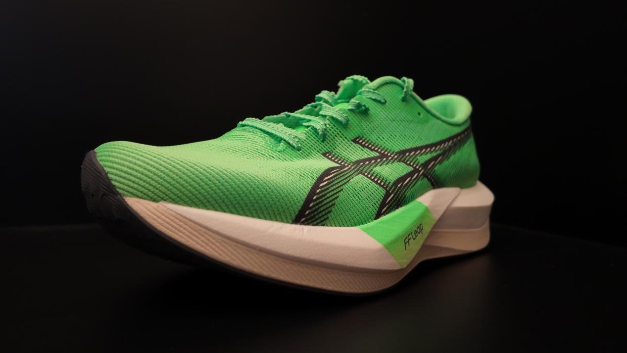 ASICS魔術速度5實測 輕量升級路感清晰回歸競訓本色 情境示意