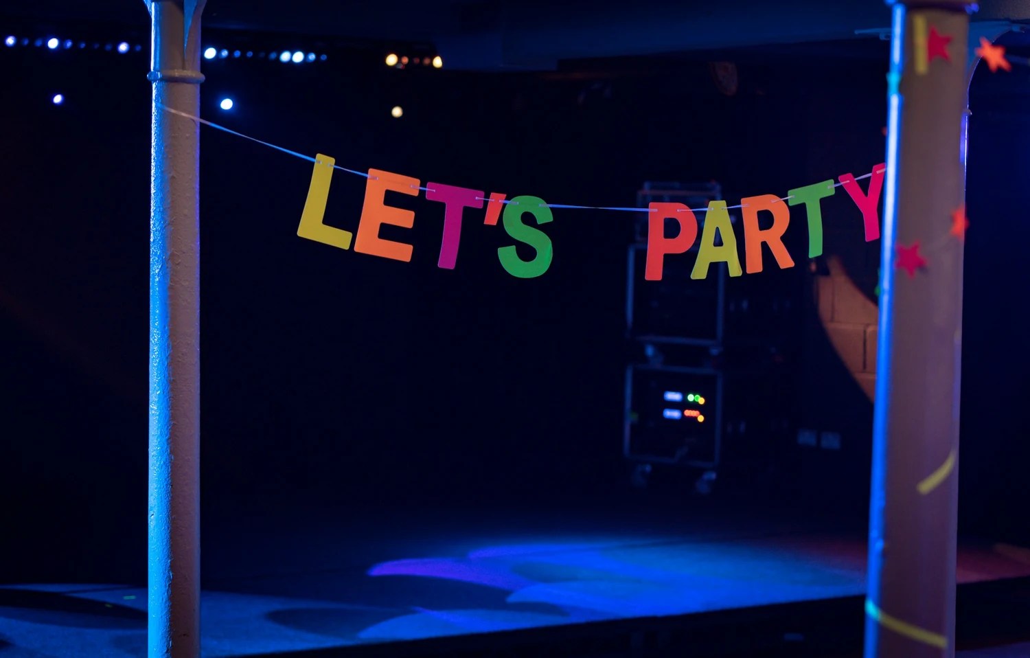 Featured image for “Por qué tus invitados se van temprano de la fiesta (y no es culpa del DJ ni del catering)”