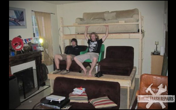 Redneck home theater (6 pics)