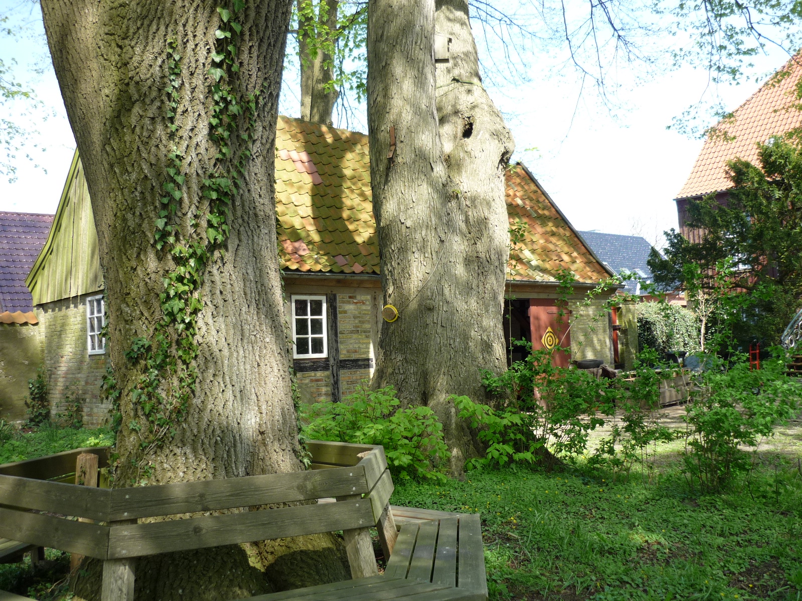 ....und sein Nebengebäude