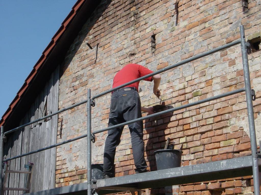 Arbeiten an der Giebelwand